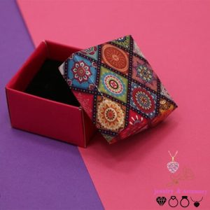 جعبه کادویی دستبند مقوایی طرح دار با آستر داخلی ابر